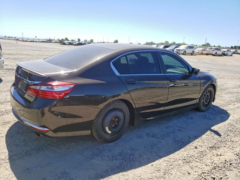Photo 3 from auction – 2017 HONDA ACCORD with VIN 1HGCR2F67HA072282