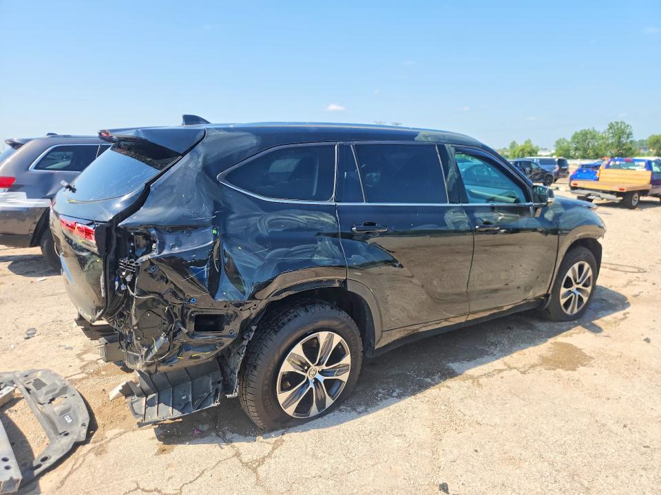 Photo 3 from auction – 2021 TOYOTA HIGHLANDER with VIN 5TDHZRBH8MS093787