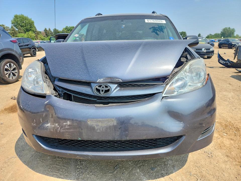 Photo 5 from auction – 2010 TOYOTA SIENNA with VIN 5TDKK4CC2AS322833