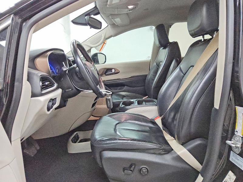 Photo 7 from auction – 2017 CHRYSLER PACIFICA with VIN 2C4RC1BG5HR535325
