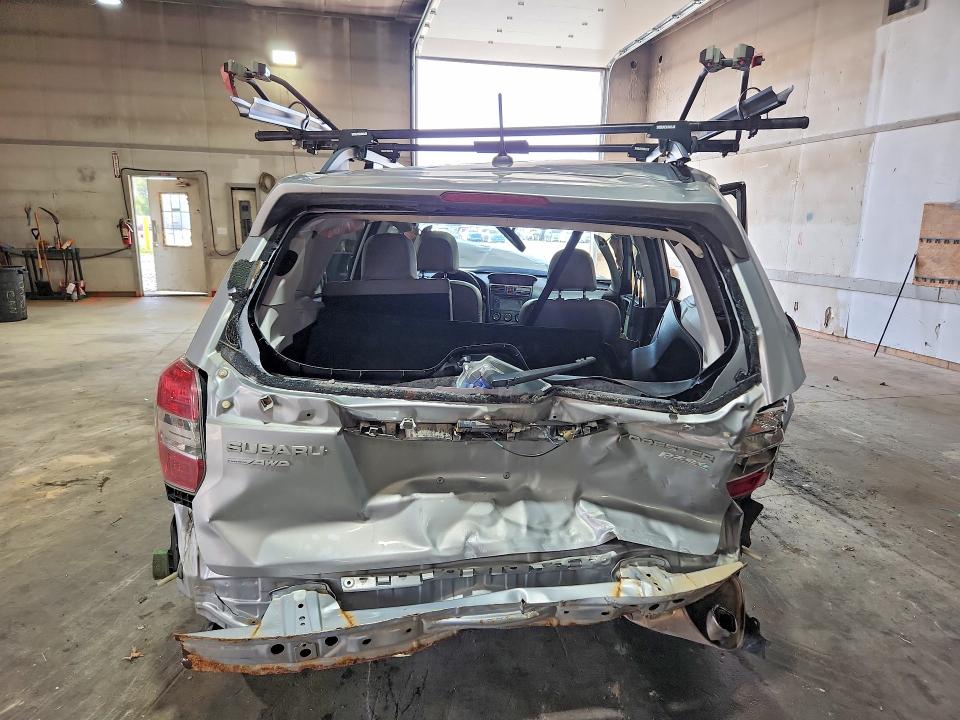 Photo 6 from auction – 2015 SUBARU FORESTER with VIN JF2SJAWC5FH433550