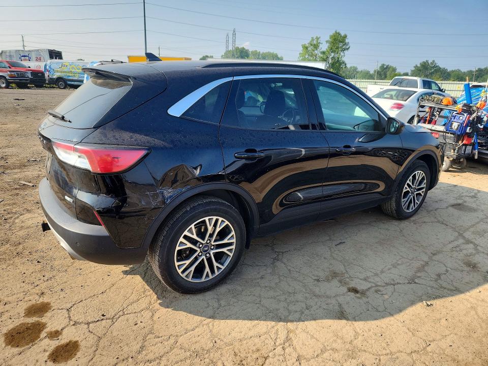 Photo 3 from auction – 2020 FORD ESCAPE with VIN 1FMCU9H92LUA40095