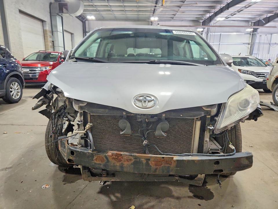Photo 5 from auction – 2013 TOYOTA SIENNA with VIN 5TDDK3DC0DS055486
