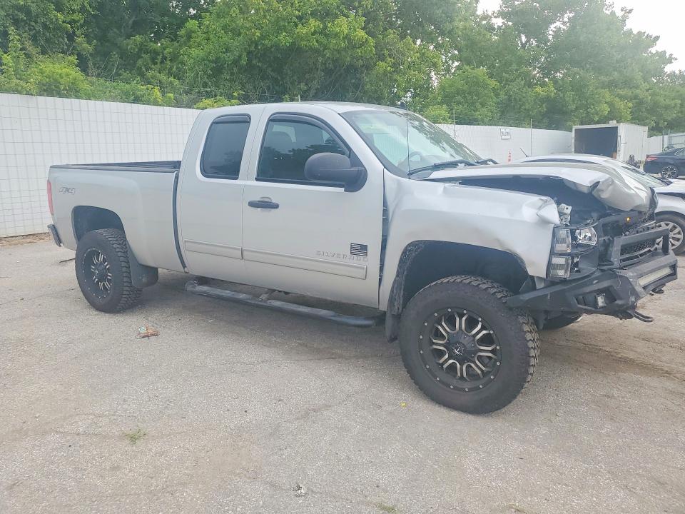Photo 4 from auction – 2013 CHEVROLET SILVERADO with VIN 1GCRKSE71DZ328225