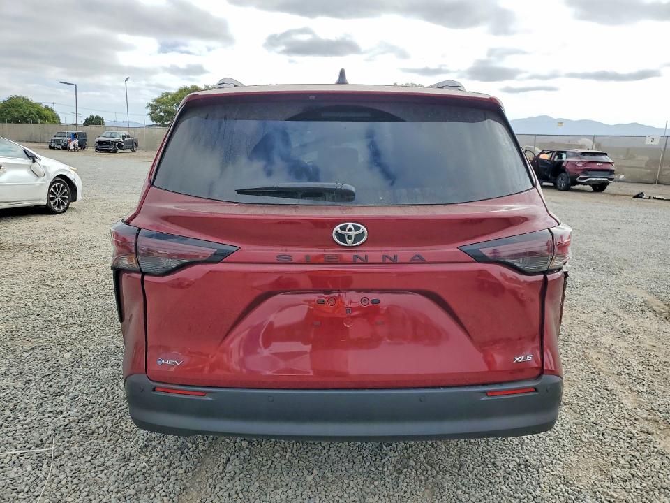 Photo 6 from auction – 2026 TOYOTA SIENNA with VIN 5TDYRKEC2TS308960