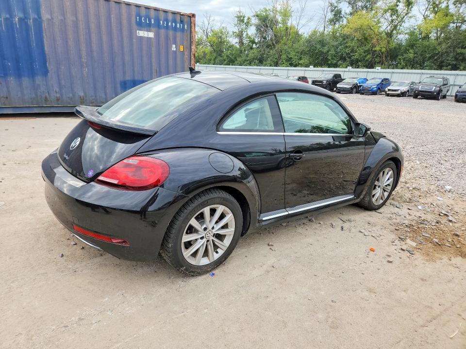 Photo 3 from auction – 2018 VOLKSWAGEN BEETLE with VIN 3VWJD7AT2JM714766