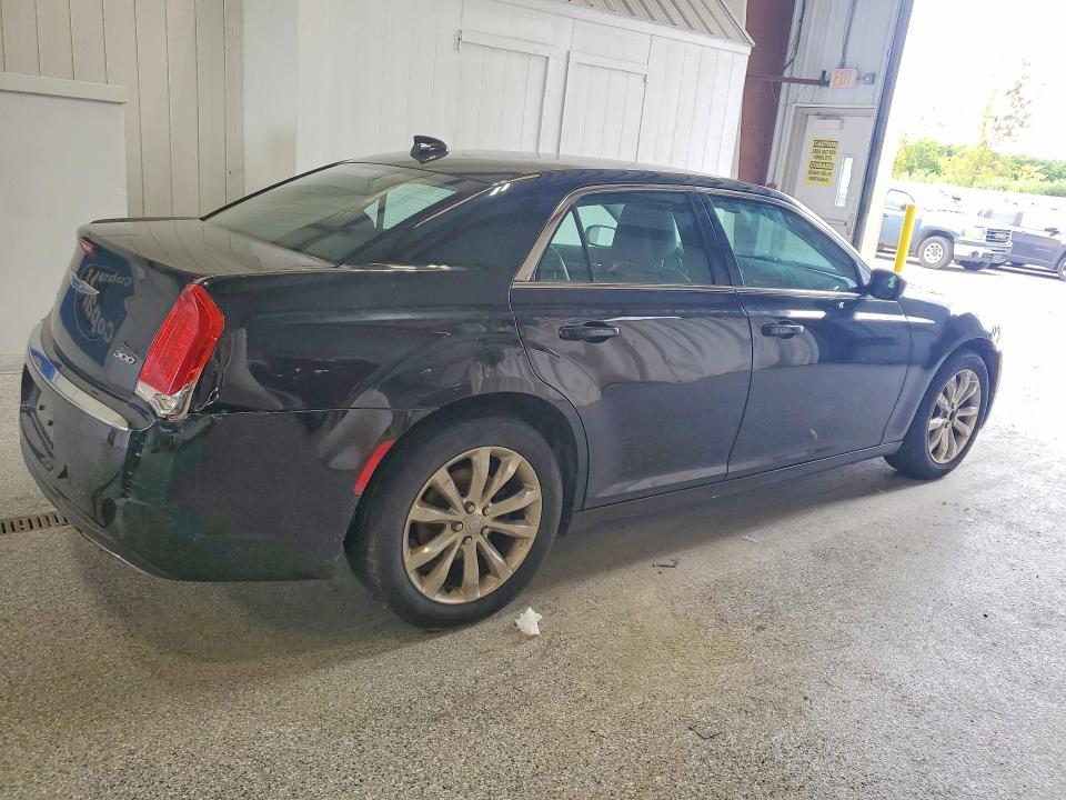 Photo 3 from auction – 2015 CHRYSLER 300 with VIN 2C3CCARG9FH831290