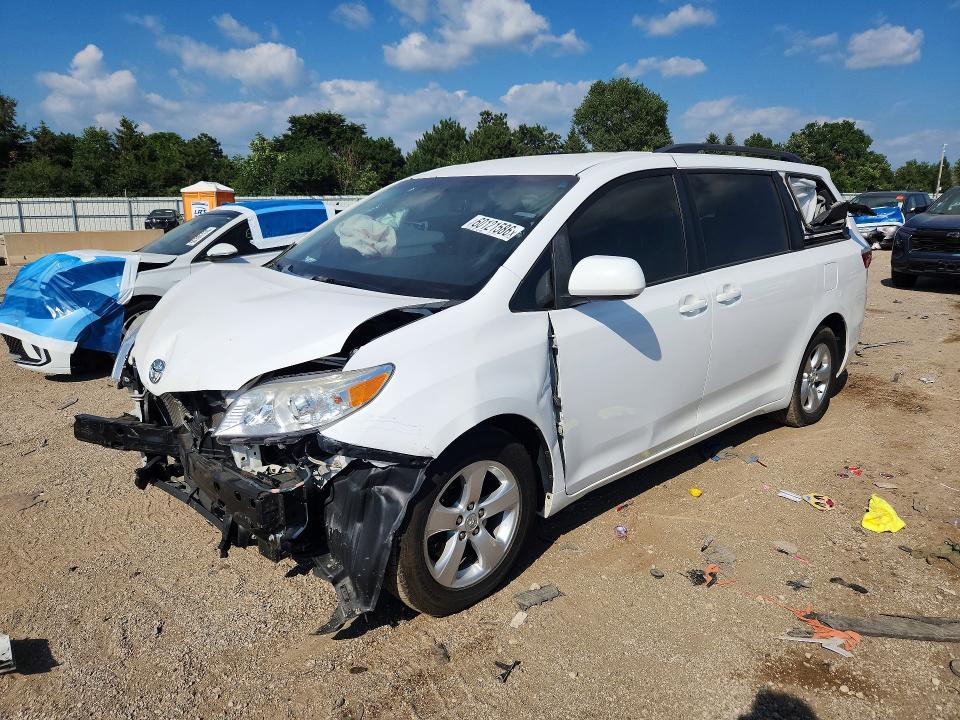 TOYOTA SIENNA 2015 with VIN 5TDKK3DC2FS620671 - Photo from auction