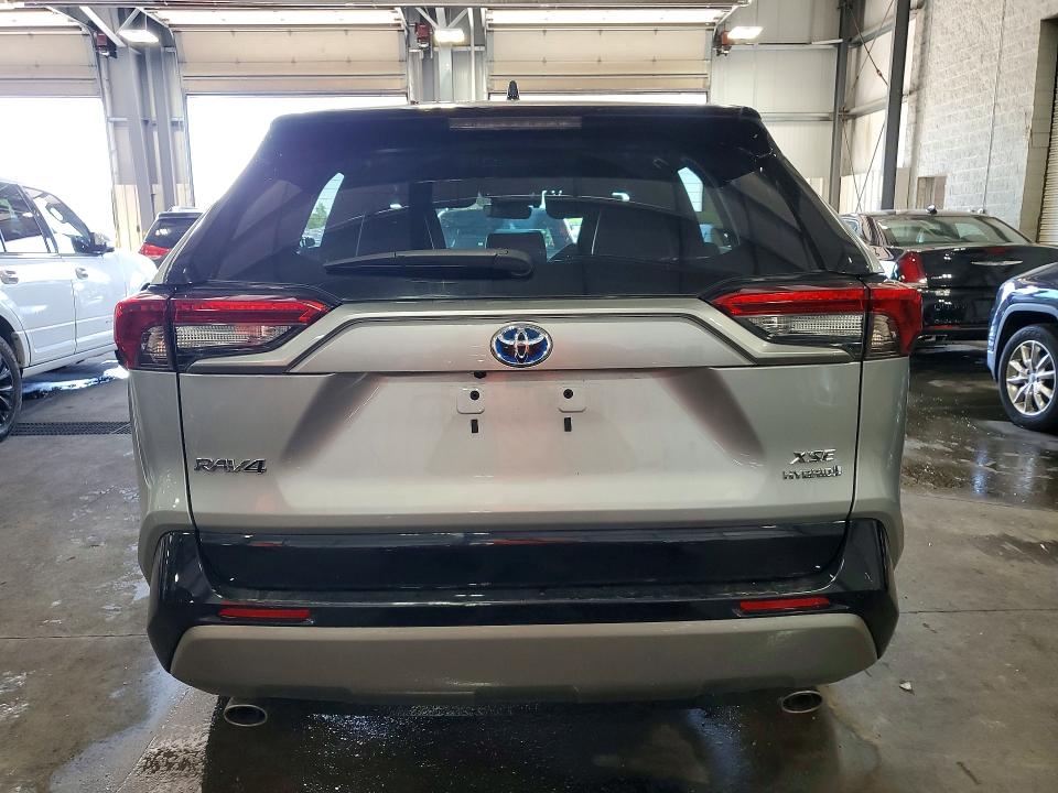 Photo 6 from auction – 2022 TOYOTA RAV4 with VIN 2T3E6RFVXNW035871