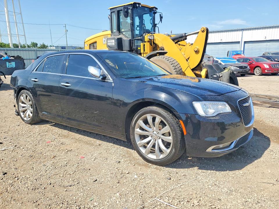 Photo 4 from auction – 2019 CHRYSLER 300 with VIN 2C3CCAEGXKH585611