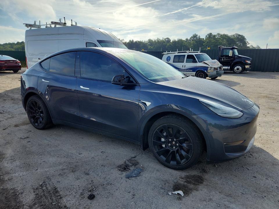 Photo 4 from auction – 2022 TESLA MODEL Y with VIN 7SAYGDEE7NF481774