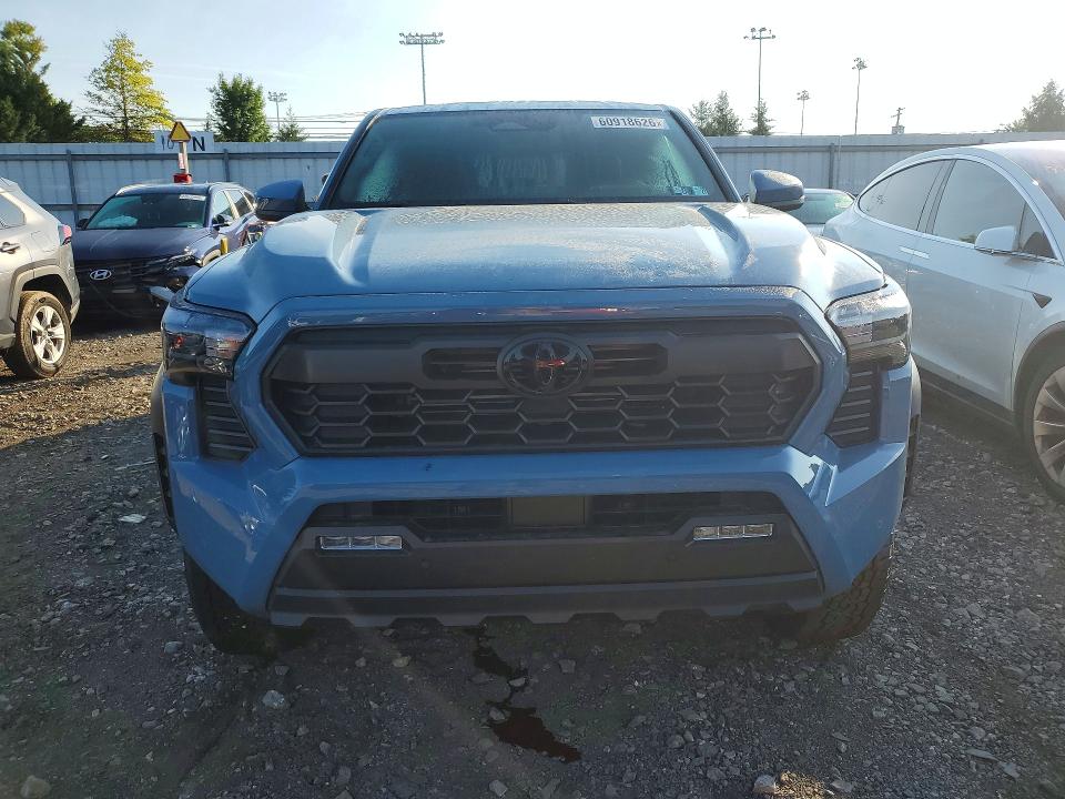 Photo 5 from auction – 2026 TOYOTA TACOMA with VIN 3TMLB5JNXTM238888