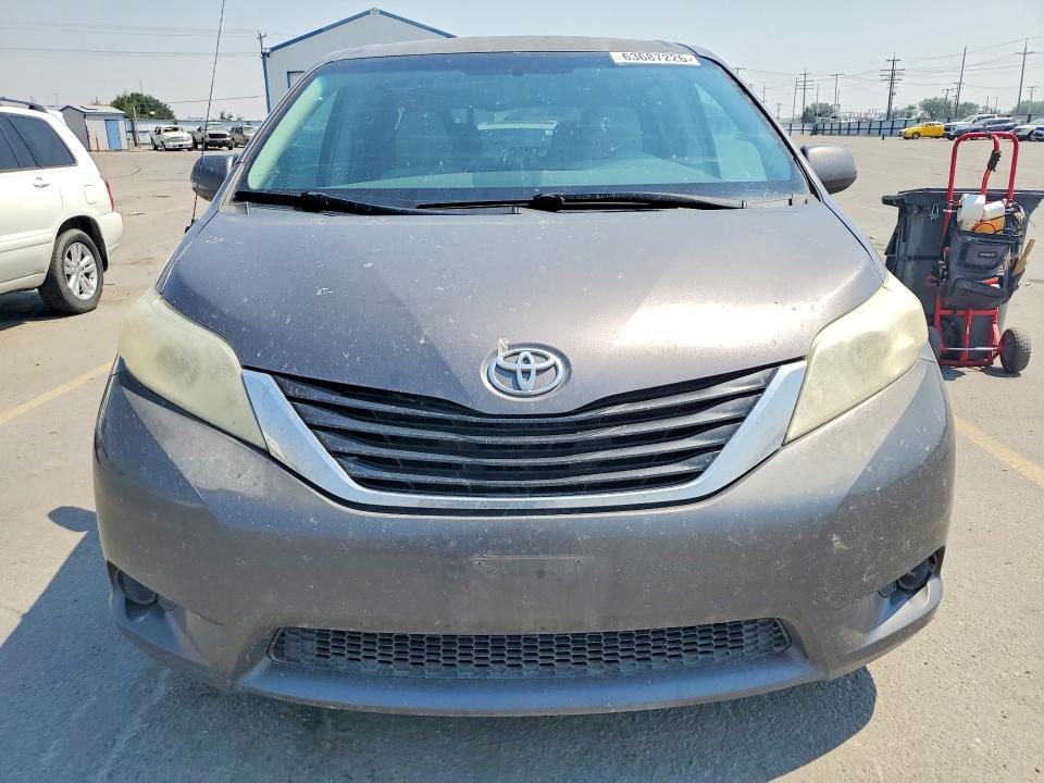 Photo 5 from auction – 2011 TOYOTA SIENNA with VIN 5TDKK3DC8BS066515