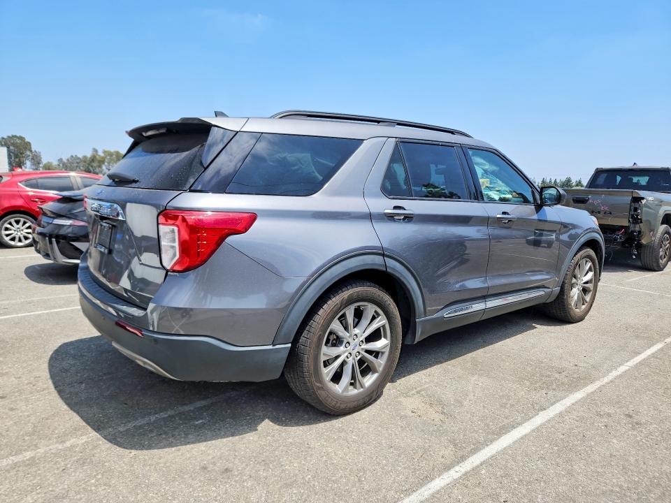 Photo 3 from auction – 2022 FORD EXPLORER with VIN 1FMSK7DH6NGA69135