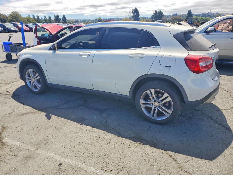 Photo 2 from auction – 2015 MERCEDES-BENZ GLA with VIN WDCTG4GB1FJ163602