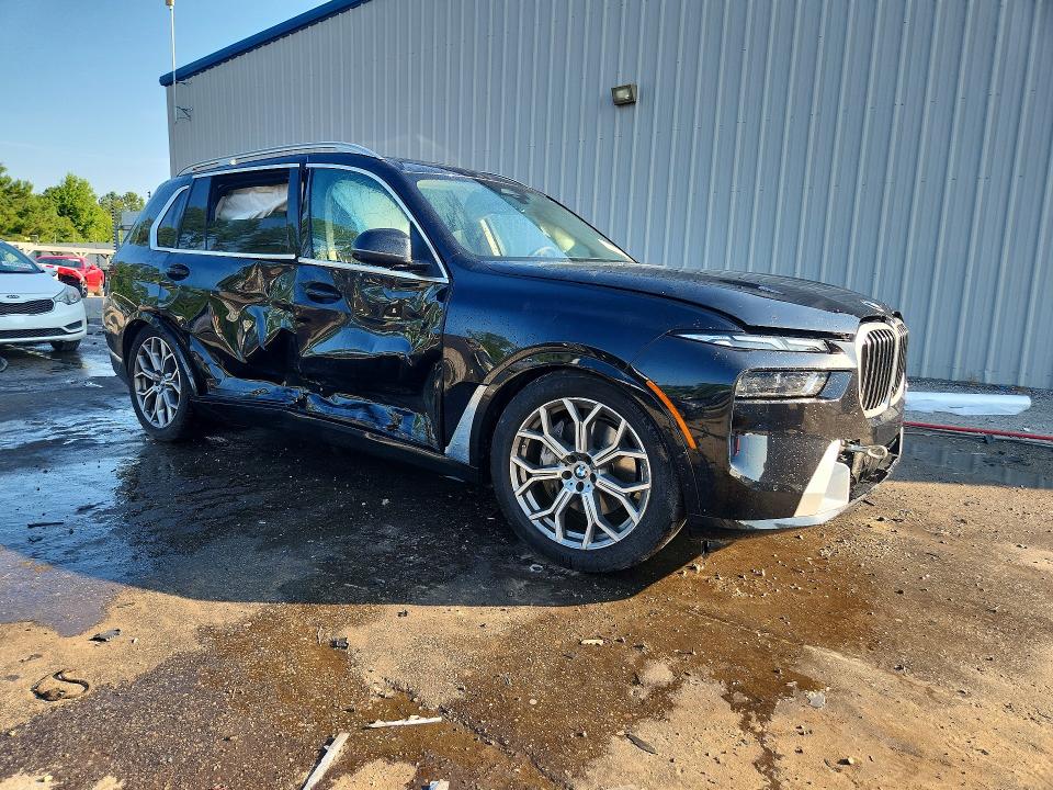 Photo 4 from auction – 2023 BMW X7 with VIN 5UX23EM02P9R10714