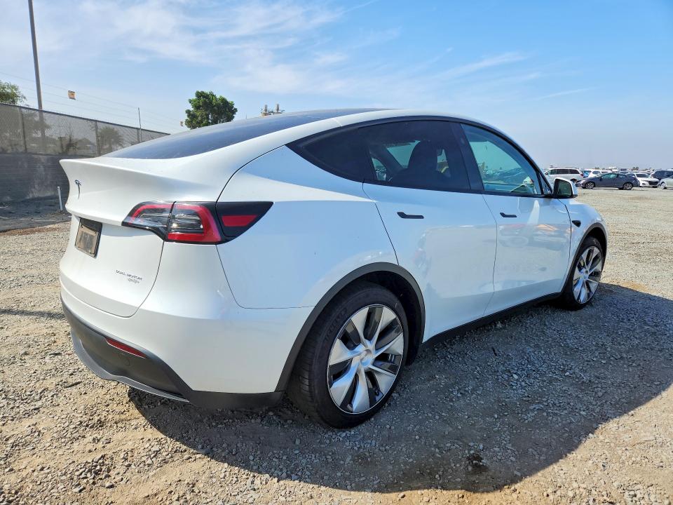 Photo 3 from auction – 2024 TESLA MODEL Y with VIN 7SAYGAEEXRF004602