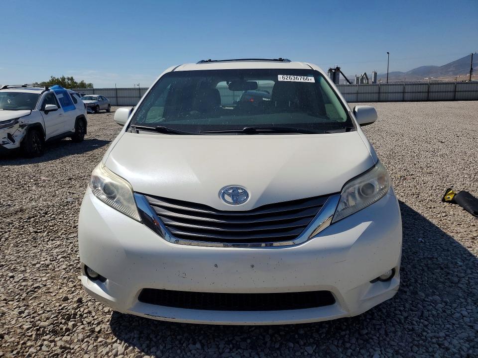 Photo 5 from auction – 2017 TOYOTA SIENNA with VIN 5TDYZ3DC2HS889388
