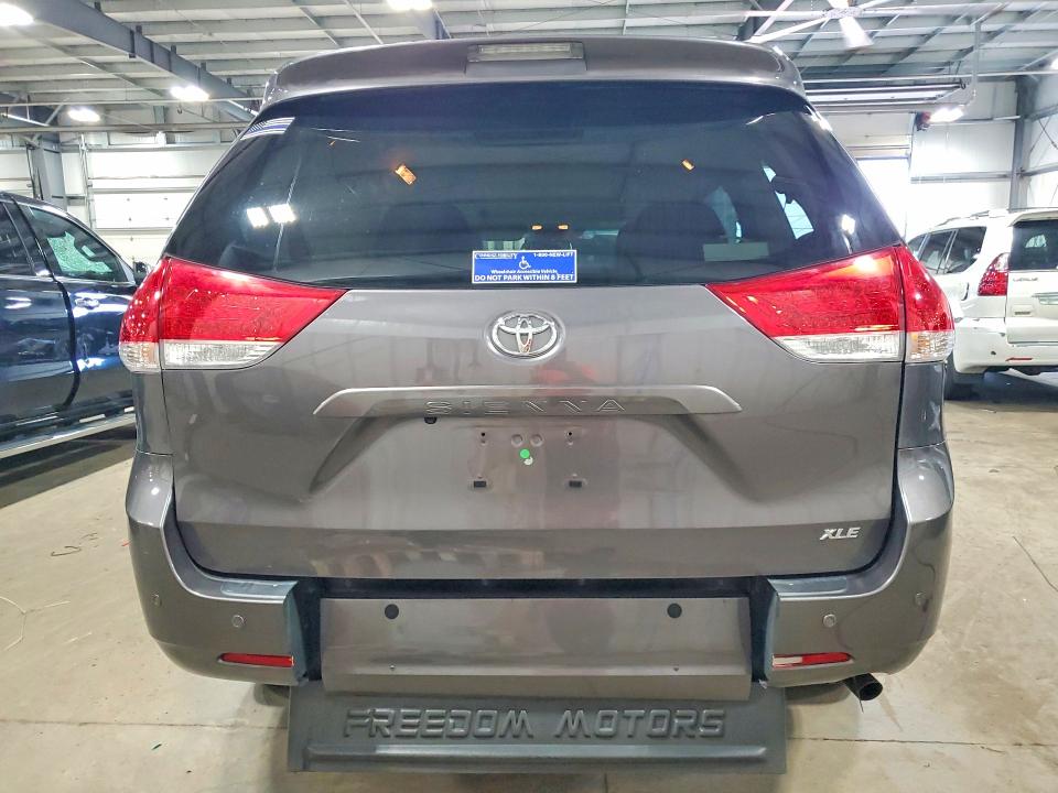 Photo 6 from auction – 2012 TOYOTA SIENNA with VIN 5TDYK3DC9CS227935
