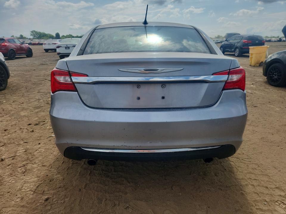 Photo 6 from auction – 2014 CHRYSLER 200 with VIN 1C3CCBCG0EN134501