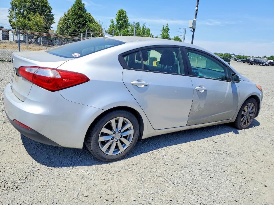 Photo 3 from auction – 2016 KIA FORTE with VIN KNAFX4A6XG5446229