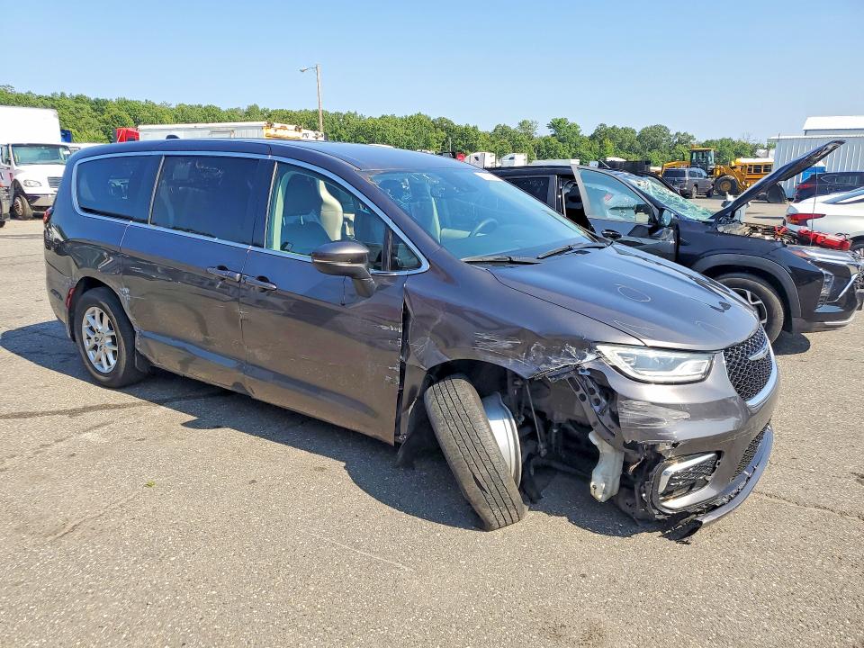 Photo 4 from auction – 2023 CHRYSLER PACIFICA with VIN 2C4RC1BG6PR546431