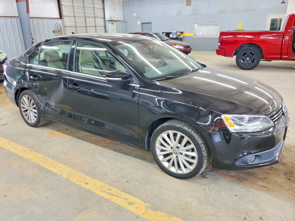 Photo 4 from auction – 2014 VOLKSWAGEN JETTA with VIN 3VWL17AJ7EM388954