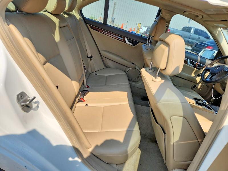 Photo 10 from auction – 2014 MERCEDES-BENZ C with VIN WDDGF4HB2ER302747