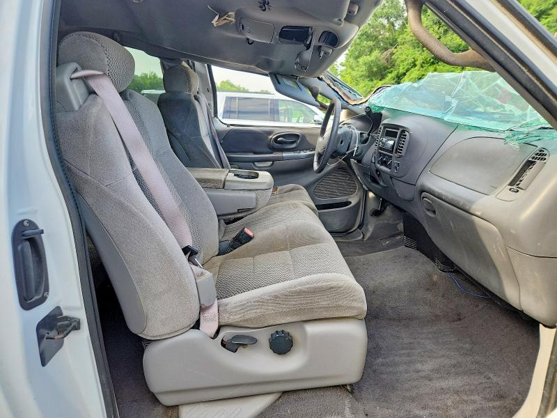 Photo 10 from auction – 2002 FORD F150 with VIN 2FTRX18L22CA40762