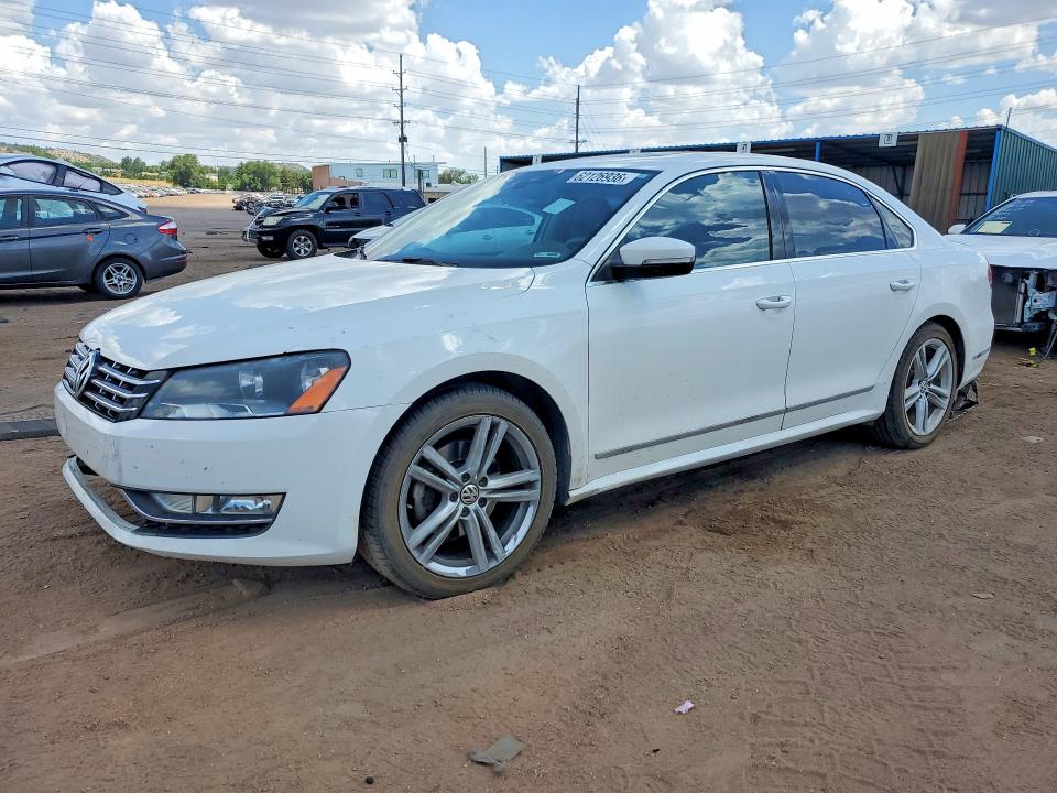 VOLKSWAGEN PASSAT 2015 con VIN 1VWCV7A35FC039705 - Foto de la subasta