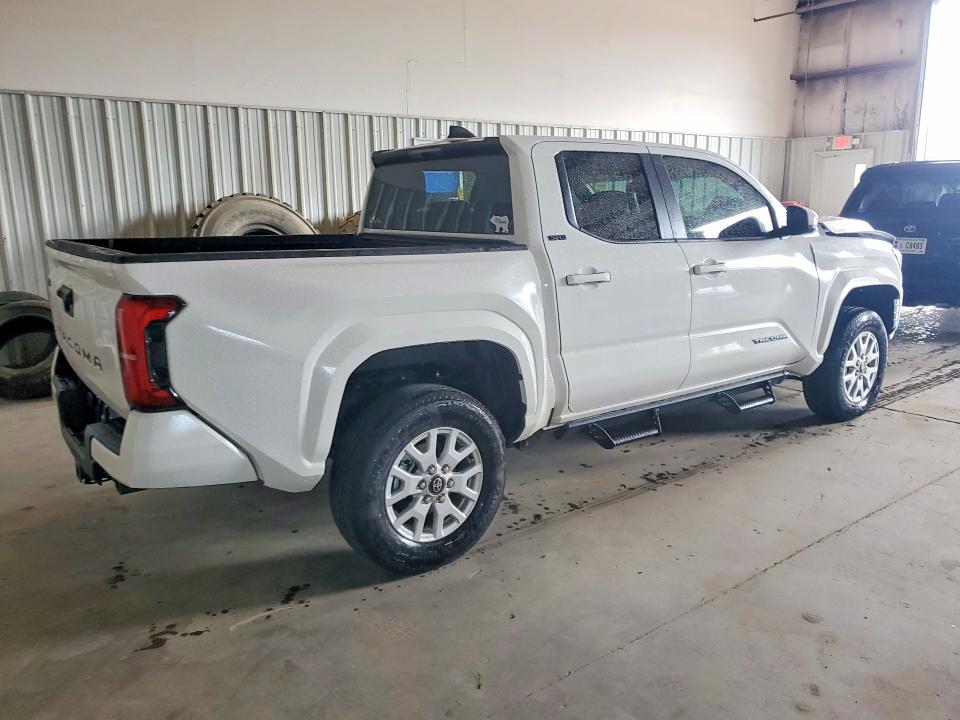 Photo 3 from auction – 2026 TOYOTA TACOMA with VIN 3TMLB5JN0TM264383