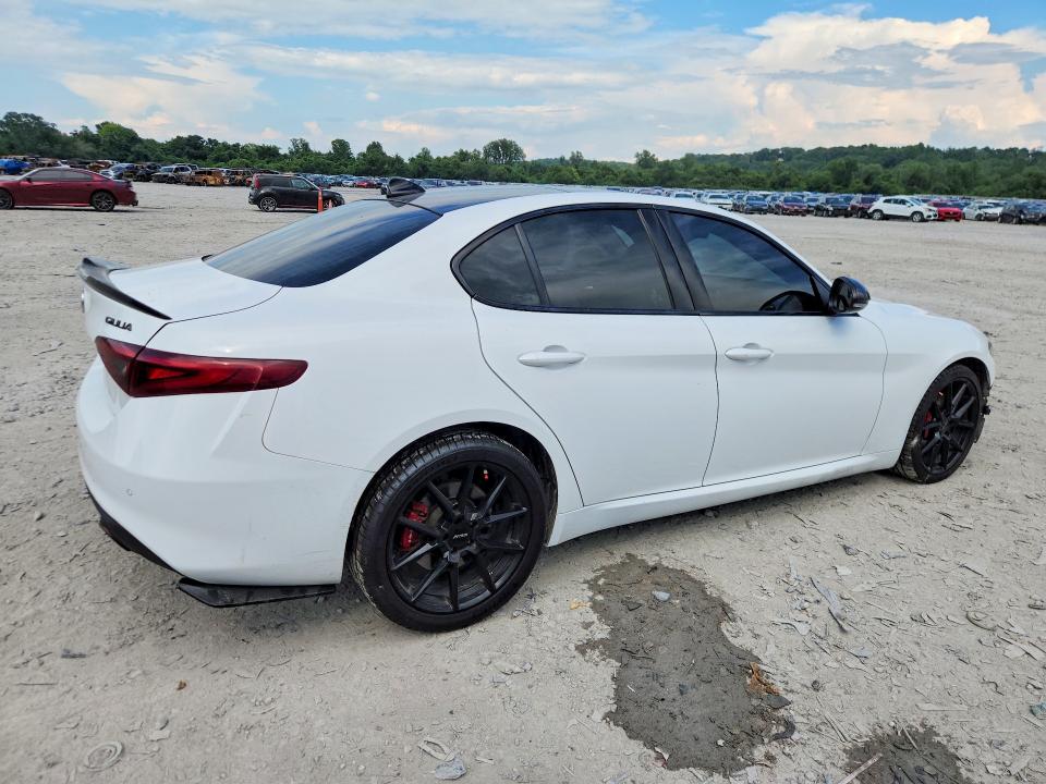 Photo 3 from auction – 2021 ALFA ROMEO GIULIA with VIN ZARFANBN7M7644286