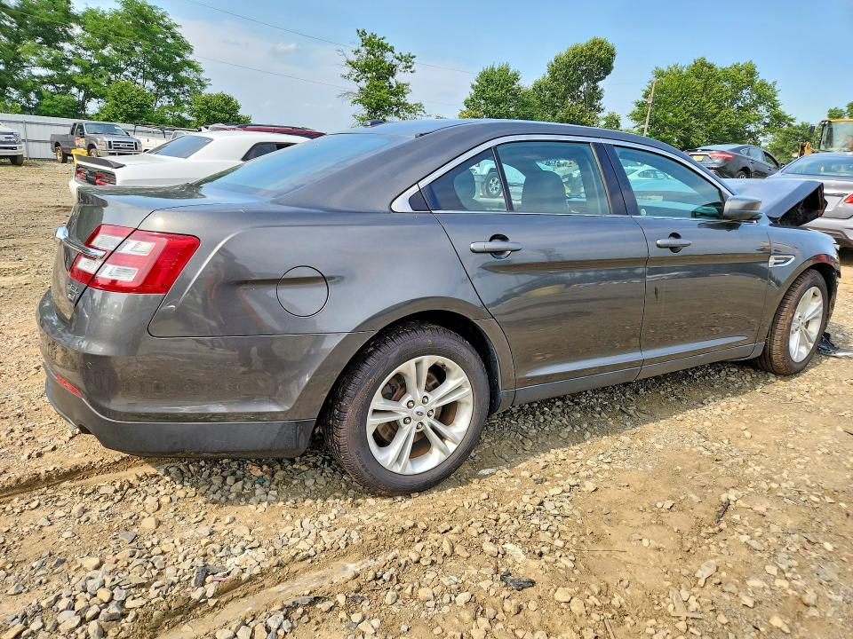 Photo 3 from auction – 2016 FORD TAURUS with VIN 1FAHP2H81GG139582