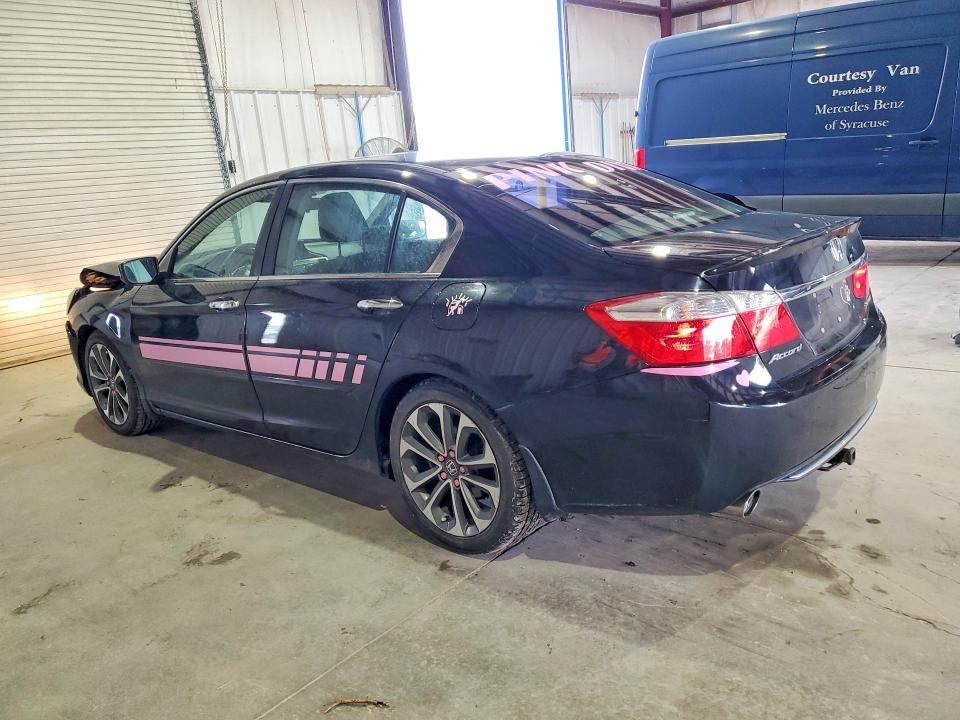 Photo 2 from auction – 2015 HONDA ACCORD with VIN 1HGCR2F52FA212937