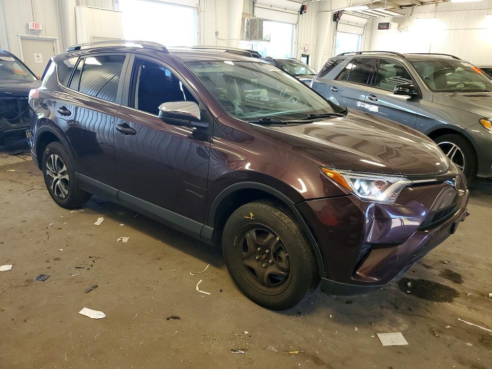 Снимка 4 от търг – 2018 TOYOTA RAV4 с VIN 2T3BFREV3JW760940