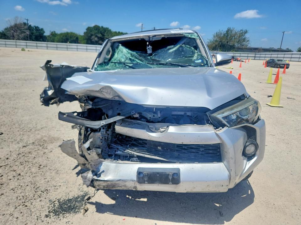 Photo 5 from auction – 2020 TOYOTA 4RUNNER with VIN JTEZU5JR7L5221216