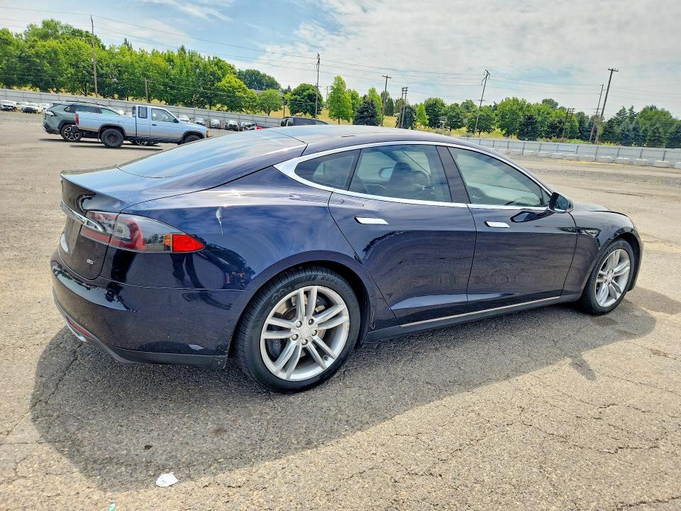 Photo 3 from auction – 2013 TESLA MODEL S with VIN 5YJSA1CN5DFP19528