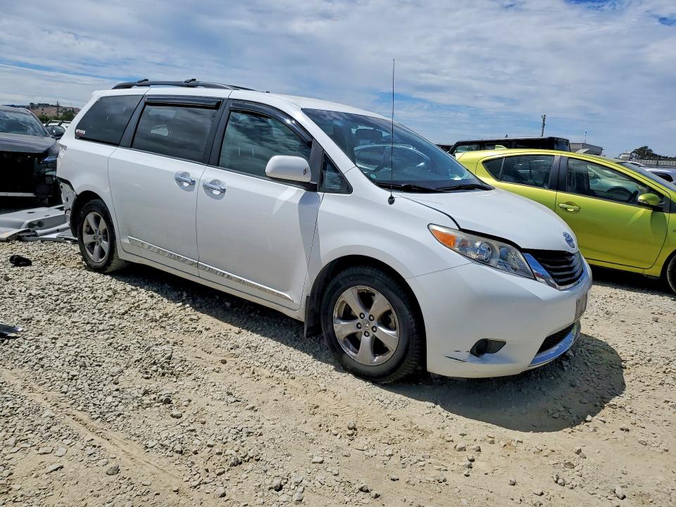 Photo 4 from auction – 2012 TOYOTA SIENNA with VIN 5TDKK3DC6CS272935