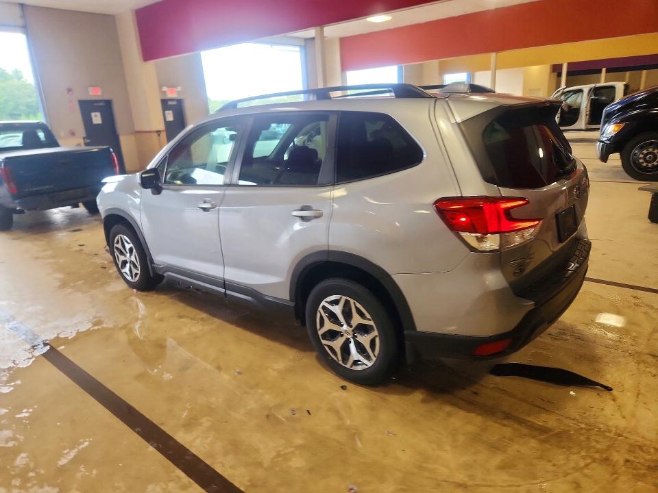 Photo 2 from auction – 2020 SUBARU FORESTER with VIN JF2SKAJC1LH601863