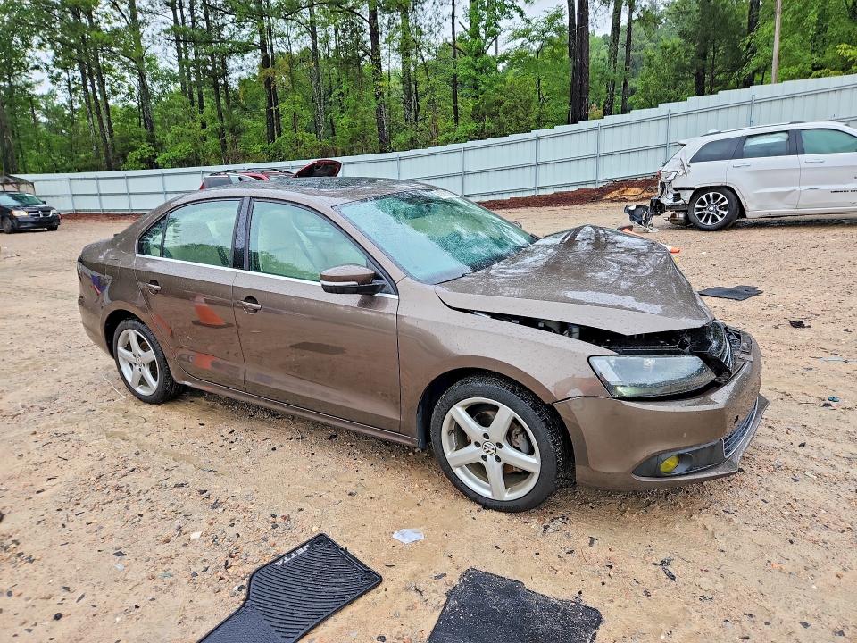 Photo 4 from auction – 2013 VOLKSWAGEN JETTA with VIN 3VWBP7AJ3DM397420