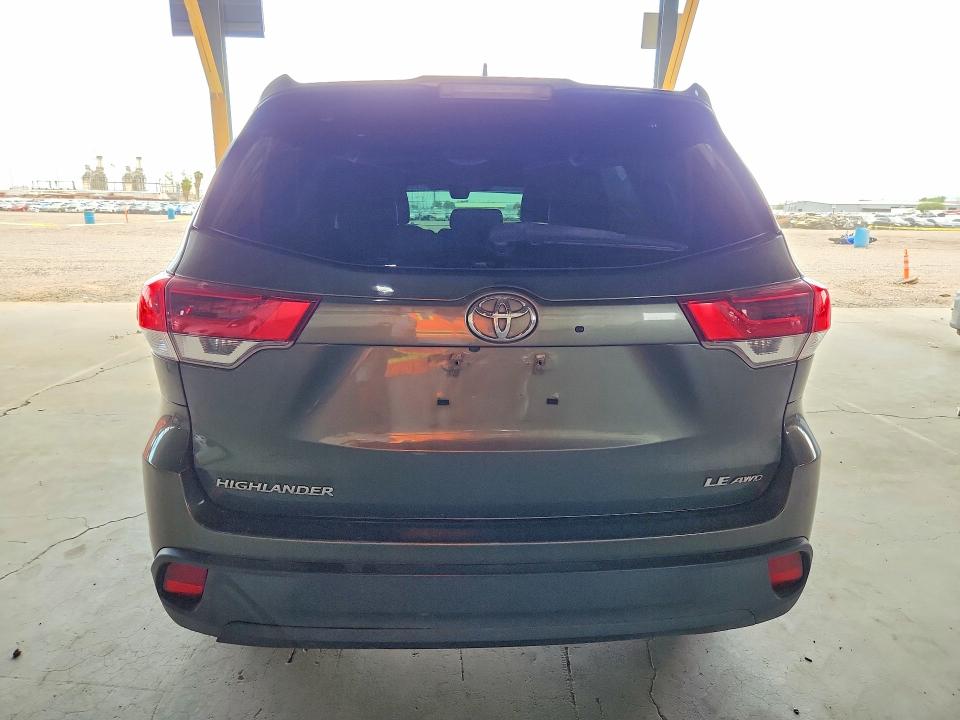 Photo 6 from auction – 2018 TOYOTA HIGHLANDER with VIN 5TDBZRFH1JS838536