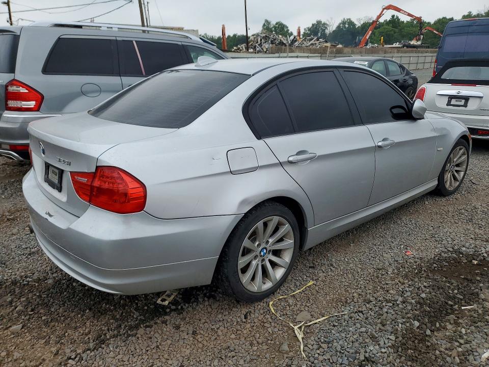 Photo 3 from auction – 2011 BMW 328 with VIN WBAPH5C58BA446340