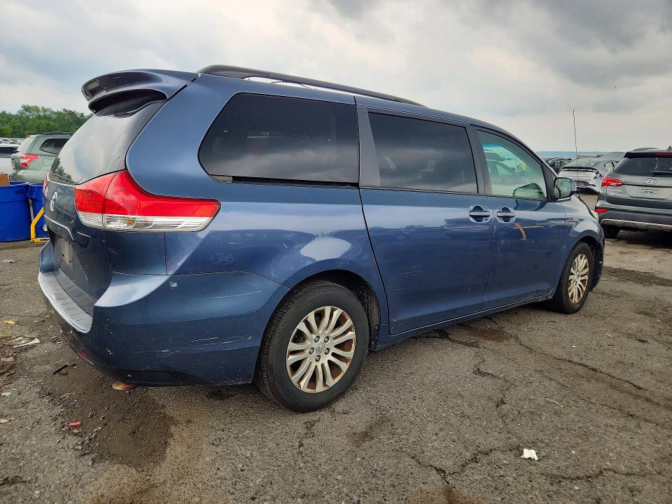 Photo 3 from auction – 2014 TOYOTA SIENNA with VIN 5TDYK3DCXES526949