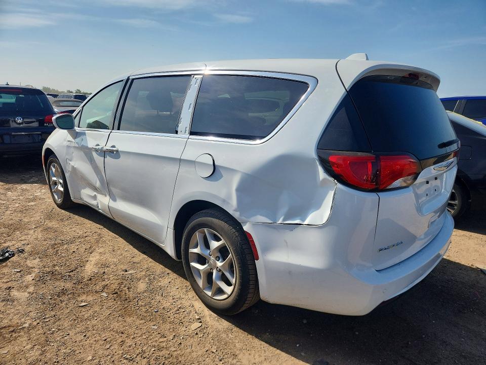 Photo 2 from auction – 2019 CHRYSLER PACIFICA with VIN 2C4RC1FG0KR594252