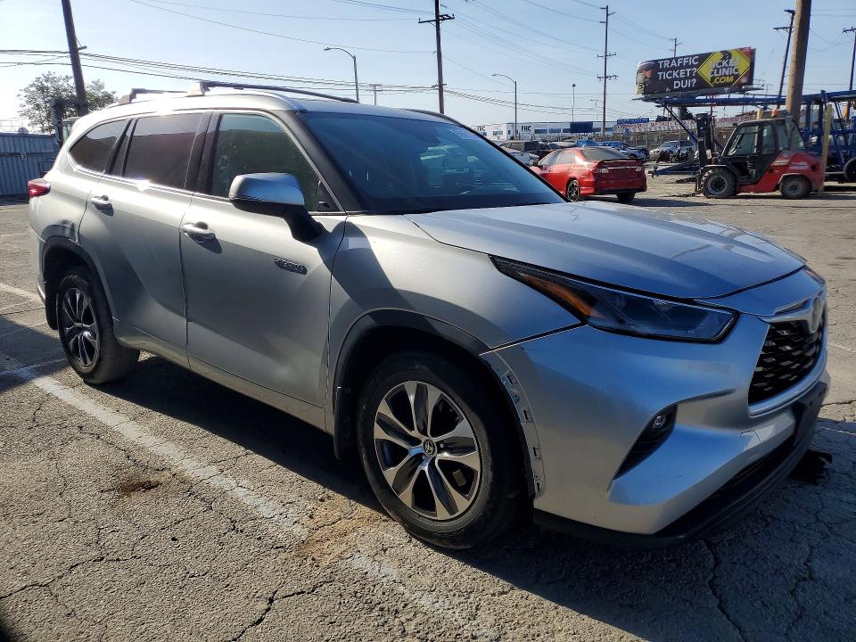 Photo 4 from auction – 2021 TOYOTA HIGHLANDER with VIN 5TDHARAH1MS506254