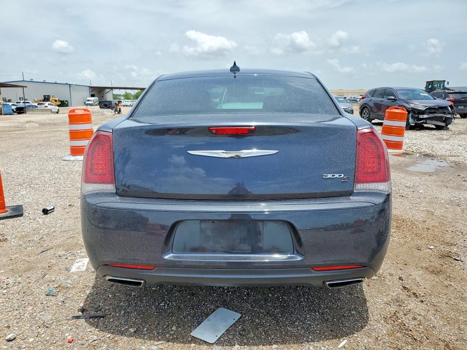 Photo 6 from auction – 2019 CHRYSLER 300 with VIN 2C3CCABG3KH559565