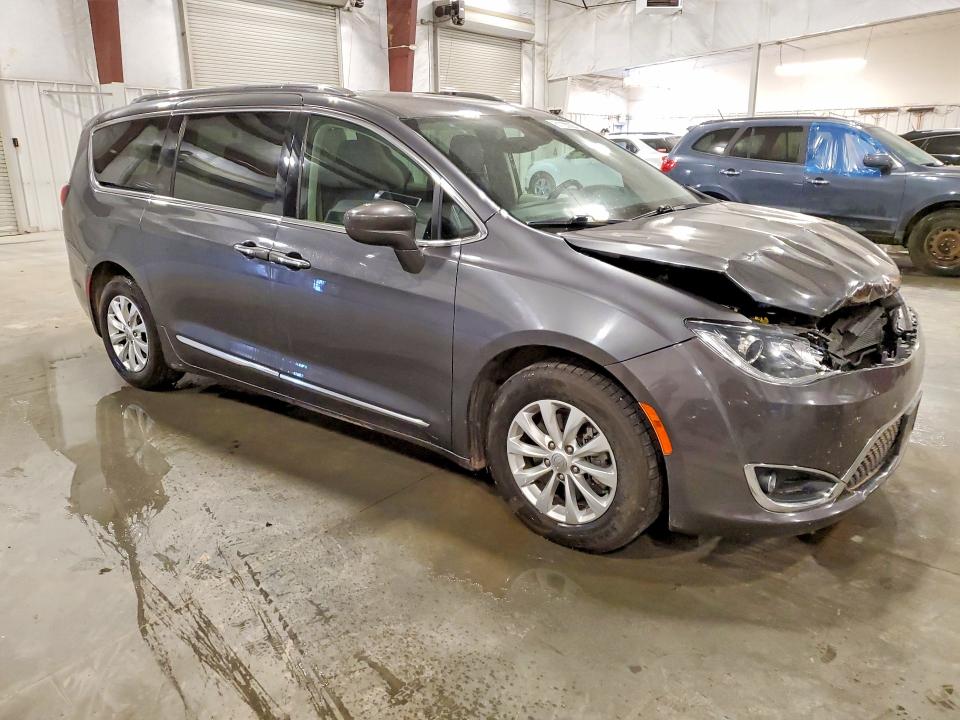 Фото 4 с аукциона – 2018 CHRYSLER PACIFICA с VIN 2C4RC1BG3JR144373