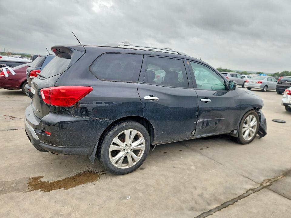 Photo 3 from auction – 2018 NISSAN PATHFINDER with VIN 5N1DR2MN7JC621613