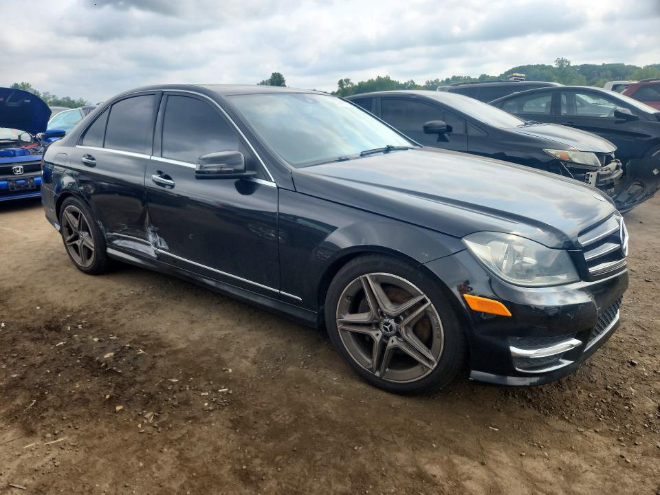 Photo 4 from auction – 2014 MERCEDES-BENZ C with VIN WDDGF8AB5EA940524