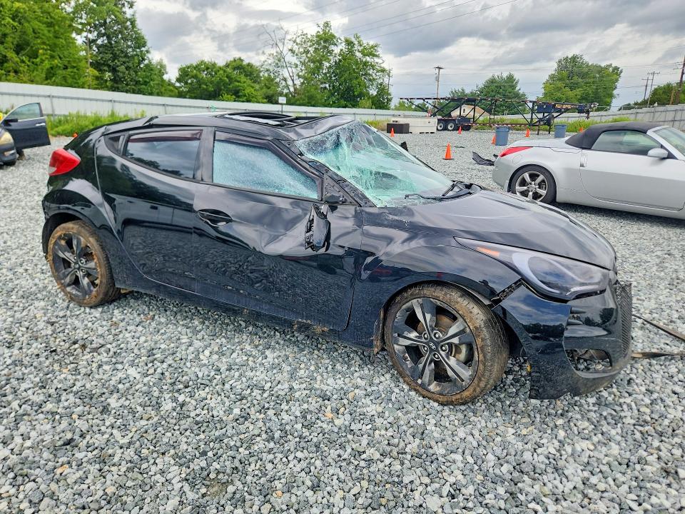 Photo 4 from auction – 2017 HYUNDAI VELOSTER with VIN KMHTC6AD5HU322609